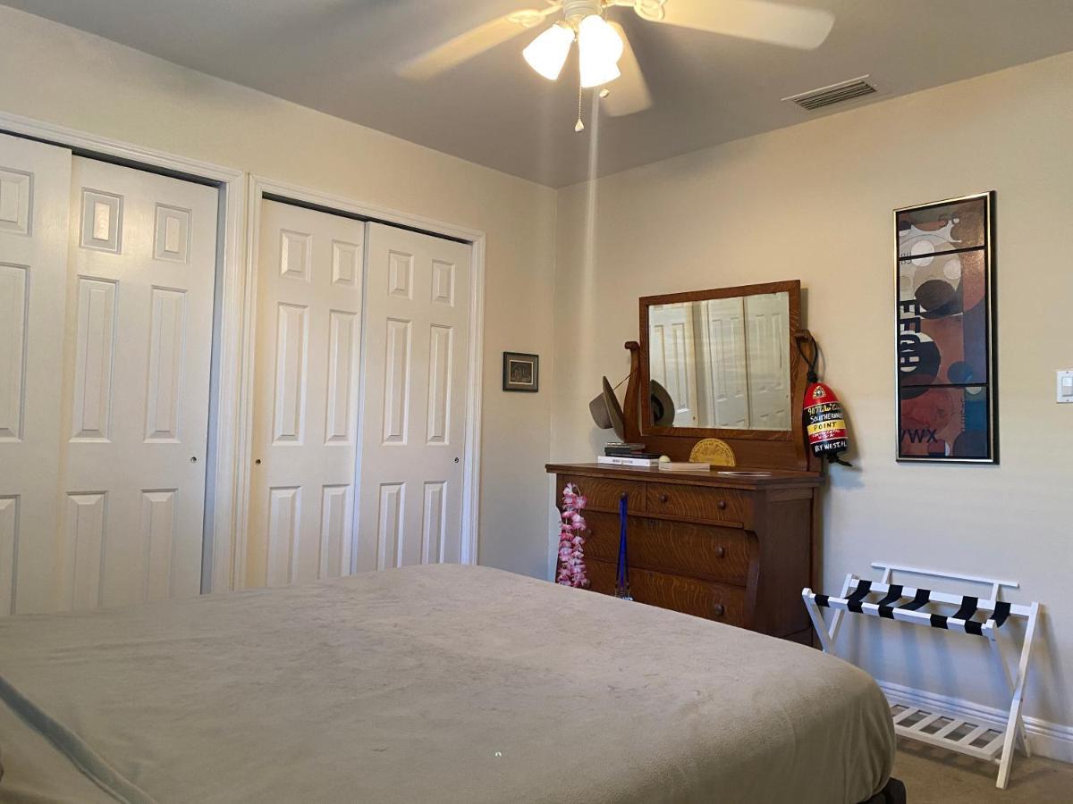This Homestay Oasis Is The Cape'S Best Place To Stay 케이프코럴 외부 사진