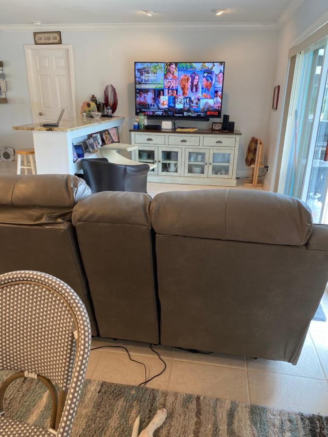 This Homestay Oasis Is The Cape'S Best Place To Stay 케이프코럴 외부 사진