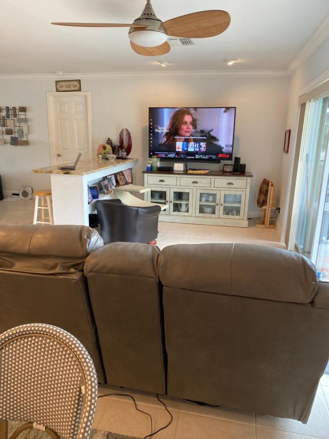 This Homestay Oasis Is The Cape'S Best Place To Stay 케이프코럴 외부 사진